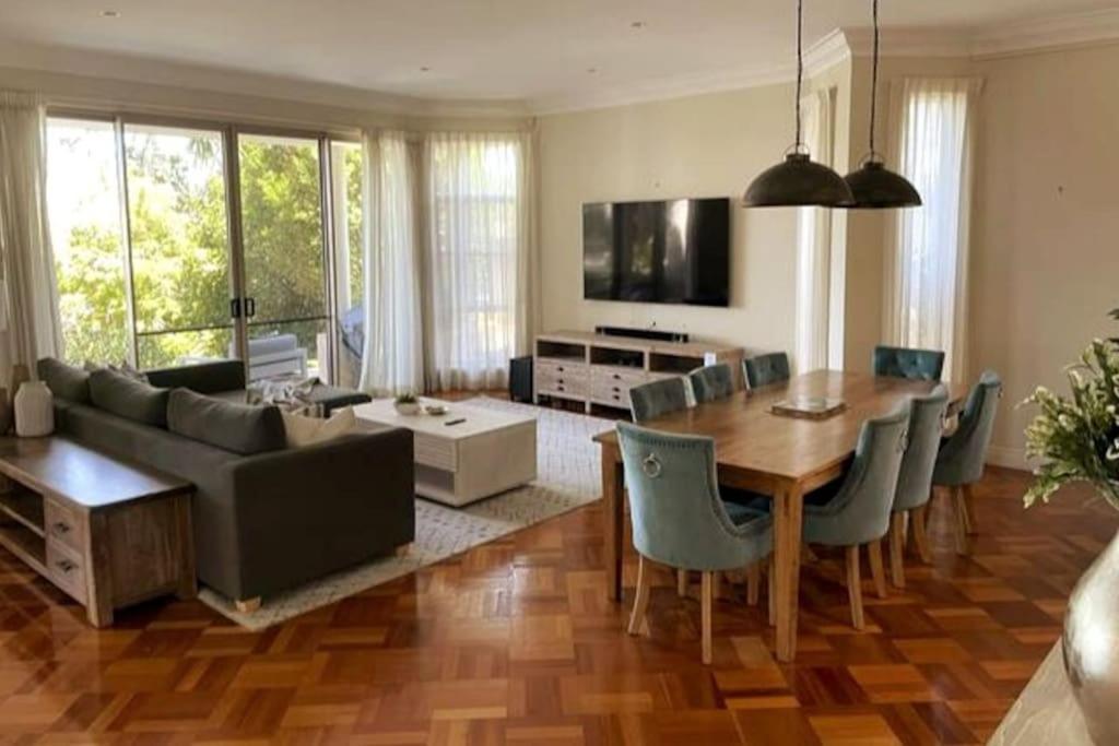 Holiday home Extravagant Waterfront Home! Gold Coast