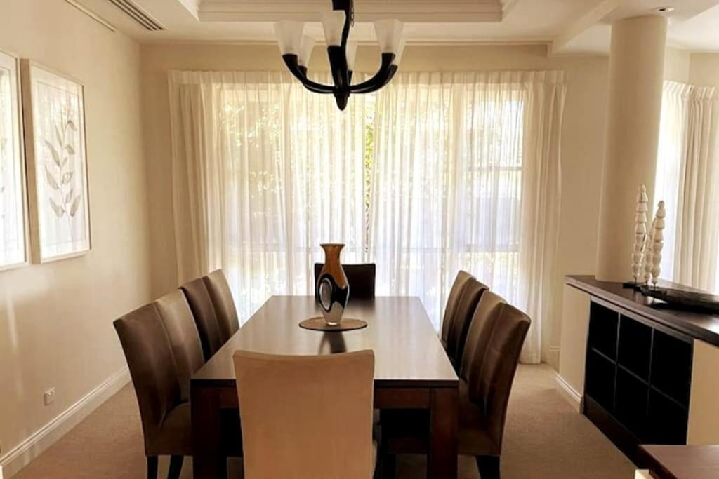Extravagant Waterfront Home! Holiday home *