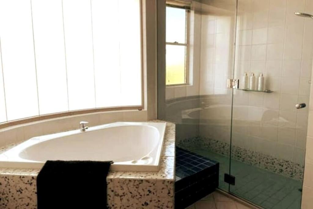Extravagant Waterfront Home! Holiday home