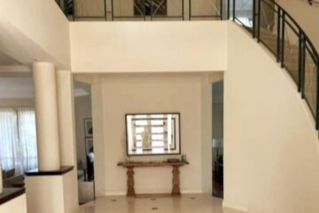 Extravagant Waterfront Home! Holiday home *