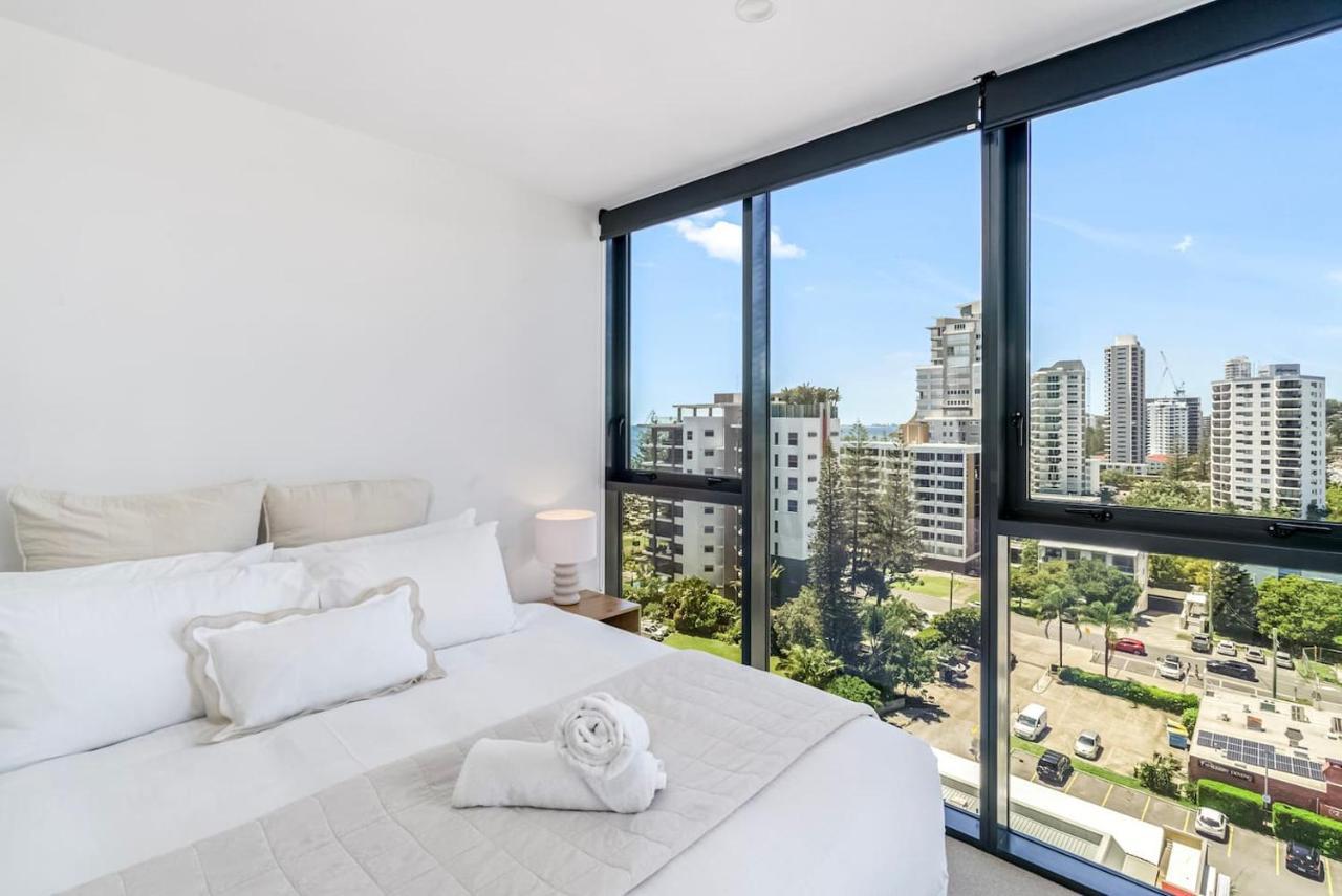'azure Alcove' A Stylish Haven In Burleigh's Embrace