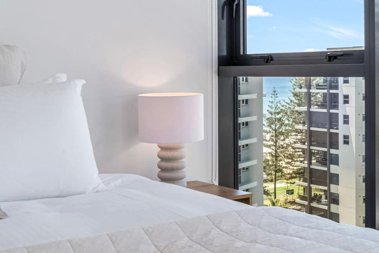 'azure Alcove' A Stylish Haven In Burleigh's Embrace