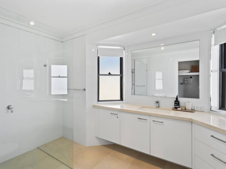 Miami House - Hosted By Burleigh Letting Gold Coast
