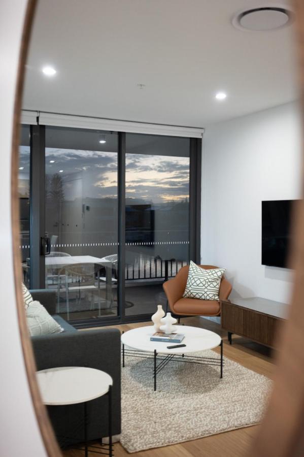 The Riverview - Brand New Modern 2br With King Bed, Parking & Pool
