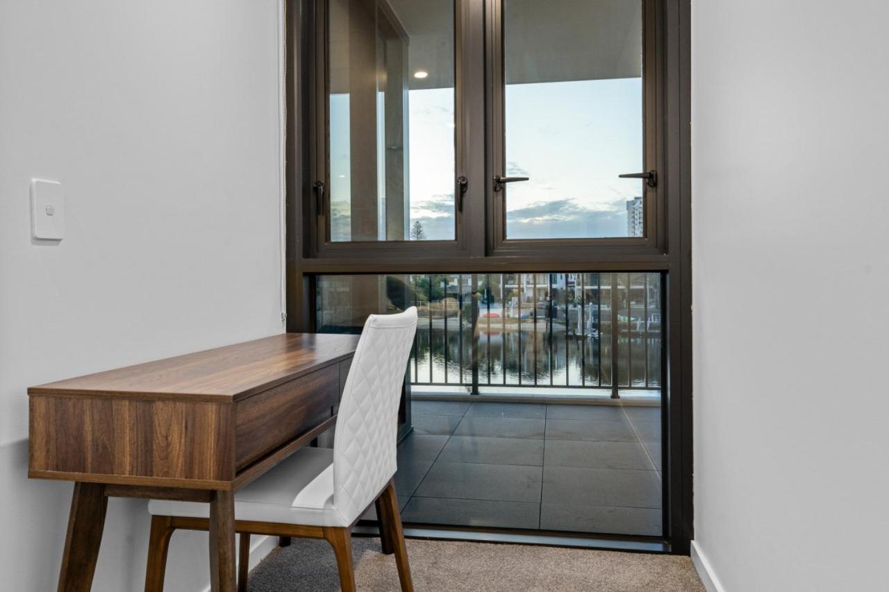 The Riverview - Brand New Modern 2br With King Bed, Parking & Pool Gold Coast