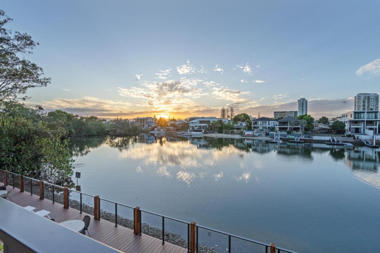 The Riverview - Brand New Modern 2br With King Bed, Parking & Pool Apartamento *