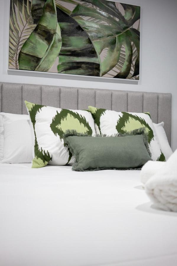 The Riverview - Brand New Modern 2br With King Bed, Parking & Pool Gold Coast