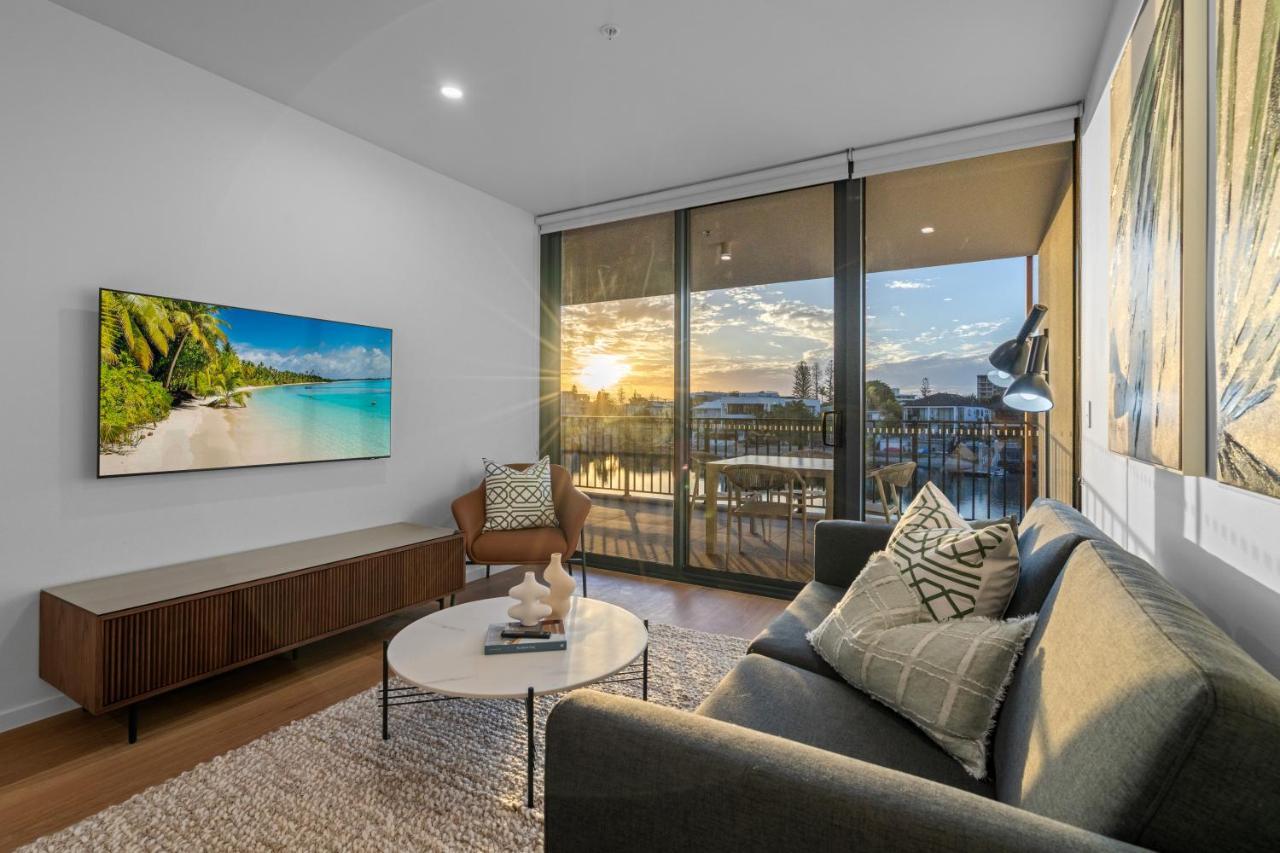 The Riverview - Brand New Modern 2br With King Bed, Parking & Pool *