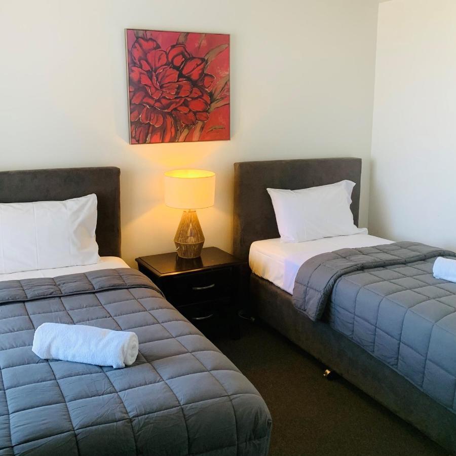 Aqualine On The Broadwater Aparthotel 4*