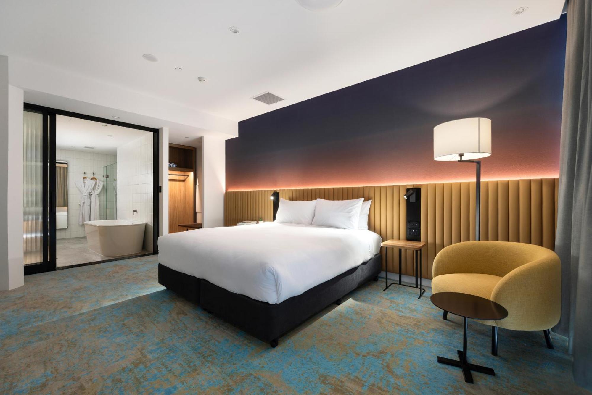 Hotel Novotel Surfers Paradise 4*