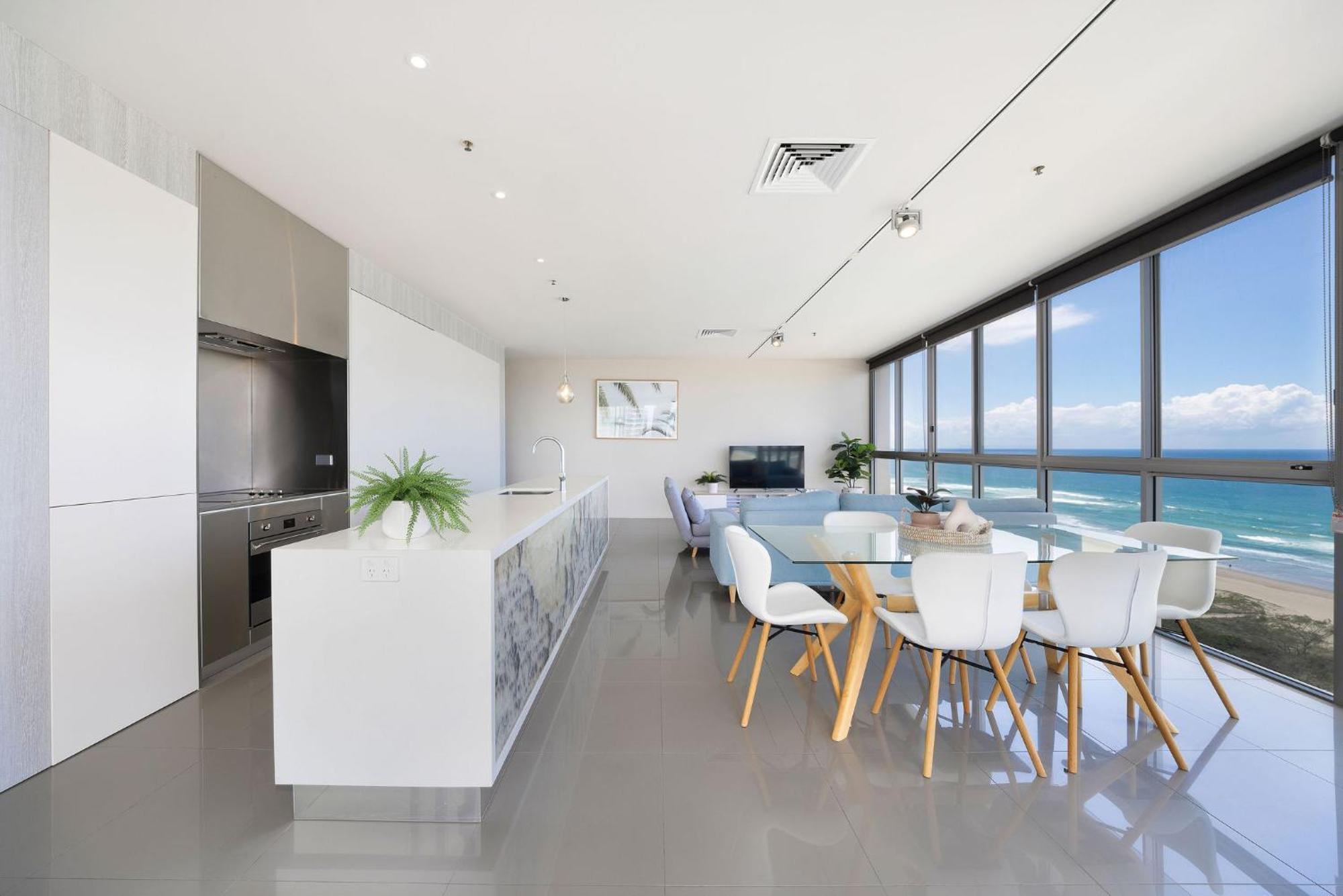 Ultiqa Air On Broadbeach 4*