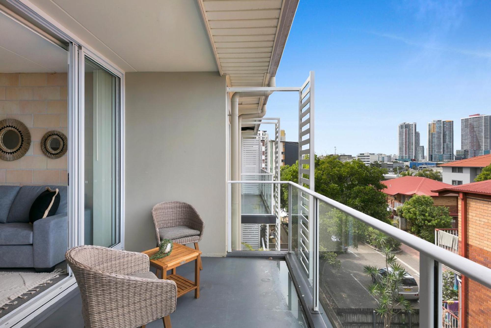 Apartment Sleek With Pool And Rooftop Terrace