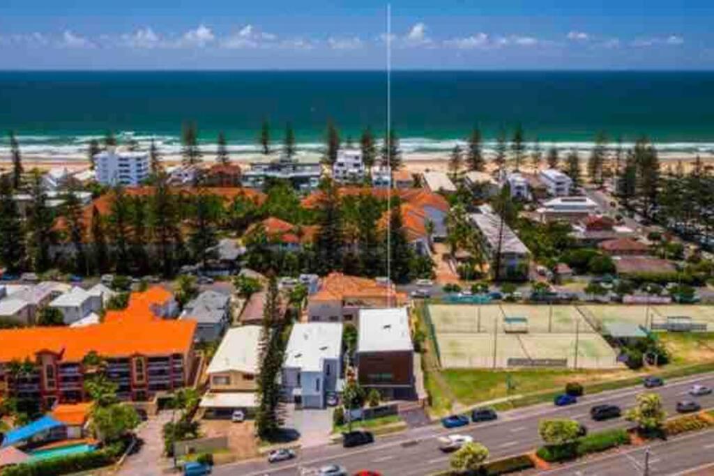 Casa De Mork - Entire 3 Storey Villa Gold Coast