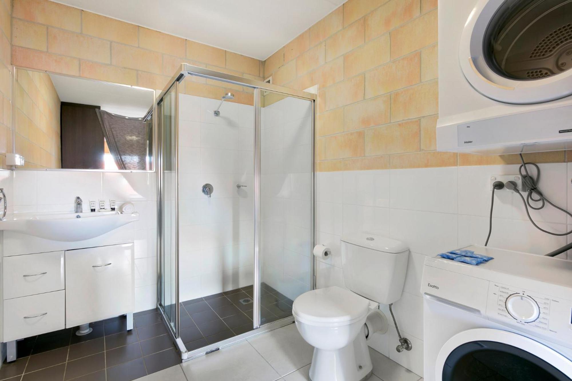 Apartment Sleek With Pool And Rooftop Terrace Gold Coast