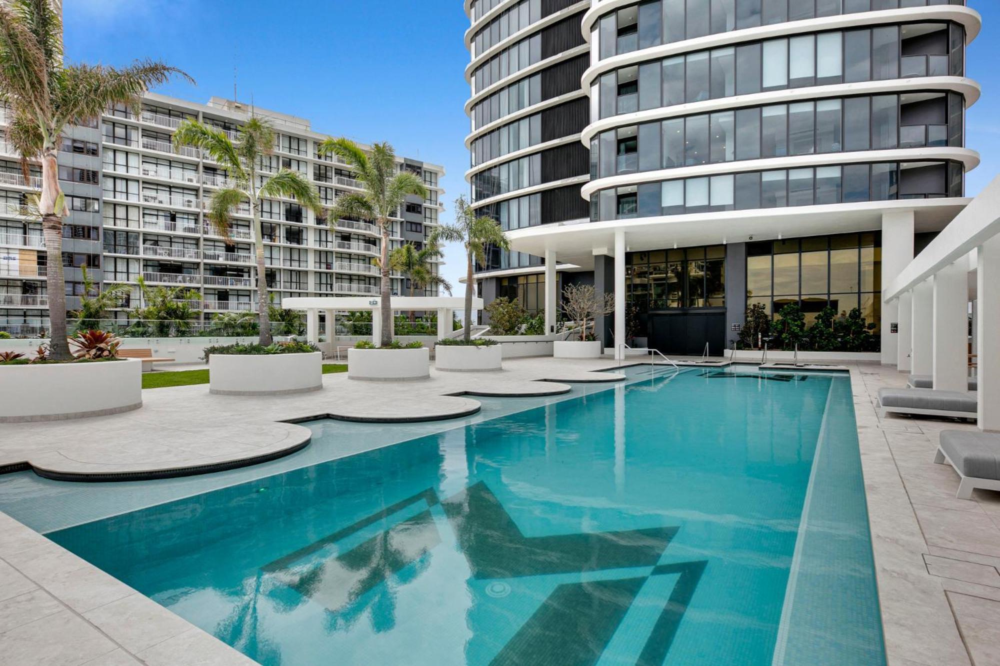 Oceanfront 2-bed With Spectacular View, Pool & Gym *