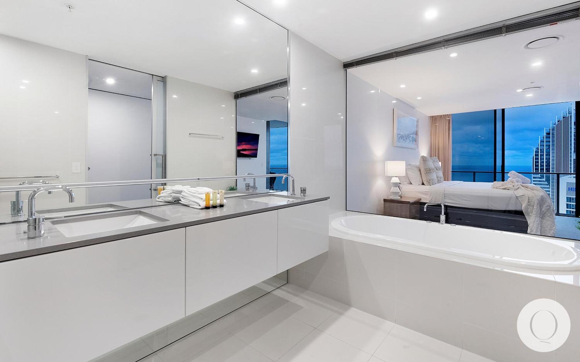 Ocean View Executive Penthouse At Circle On Cavill