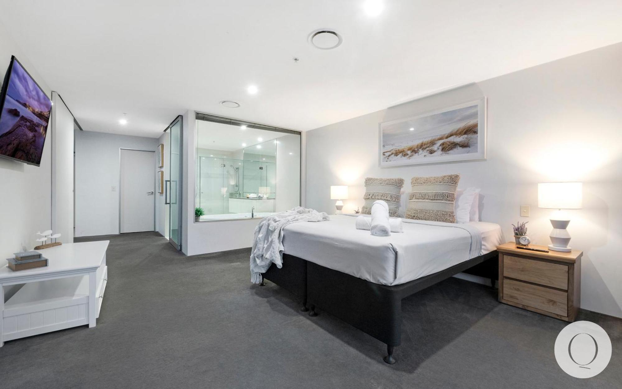 Ocean View Executive Penthouse At Circle On Cavill