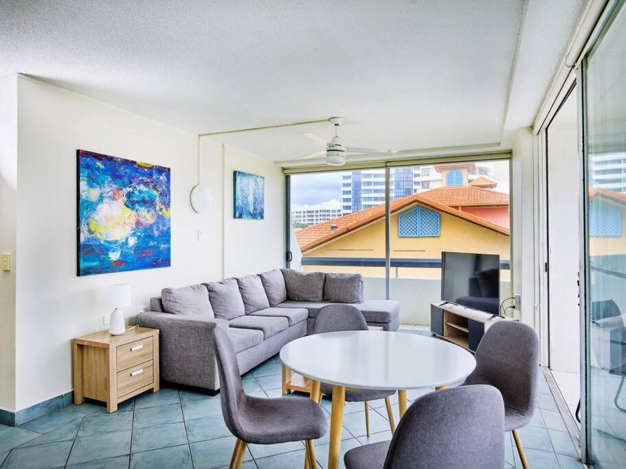 Broadbeach Hi Ho 2 Bedroom