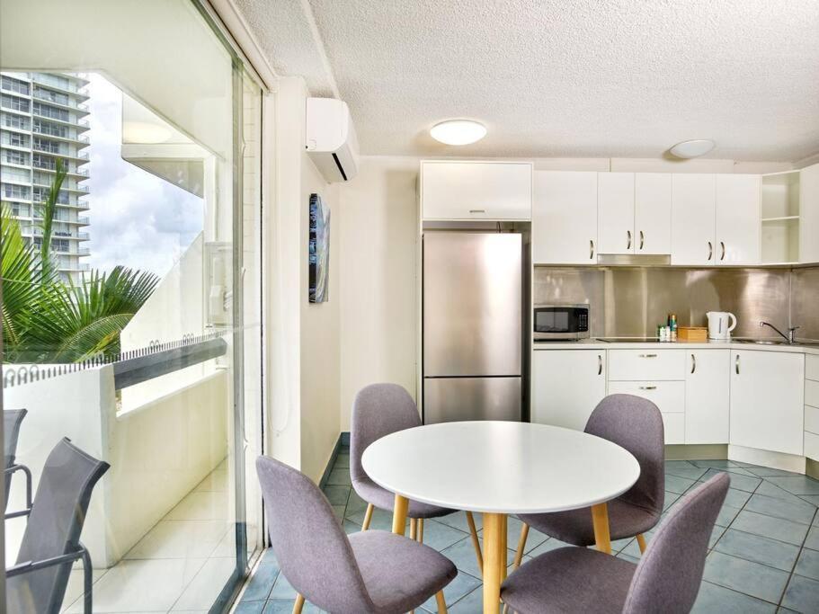 Broadbeach Hi Ho 2 Bedroom Apartment *
