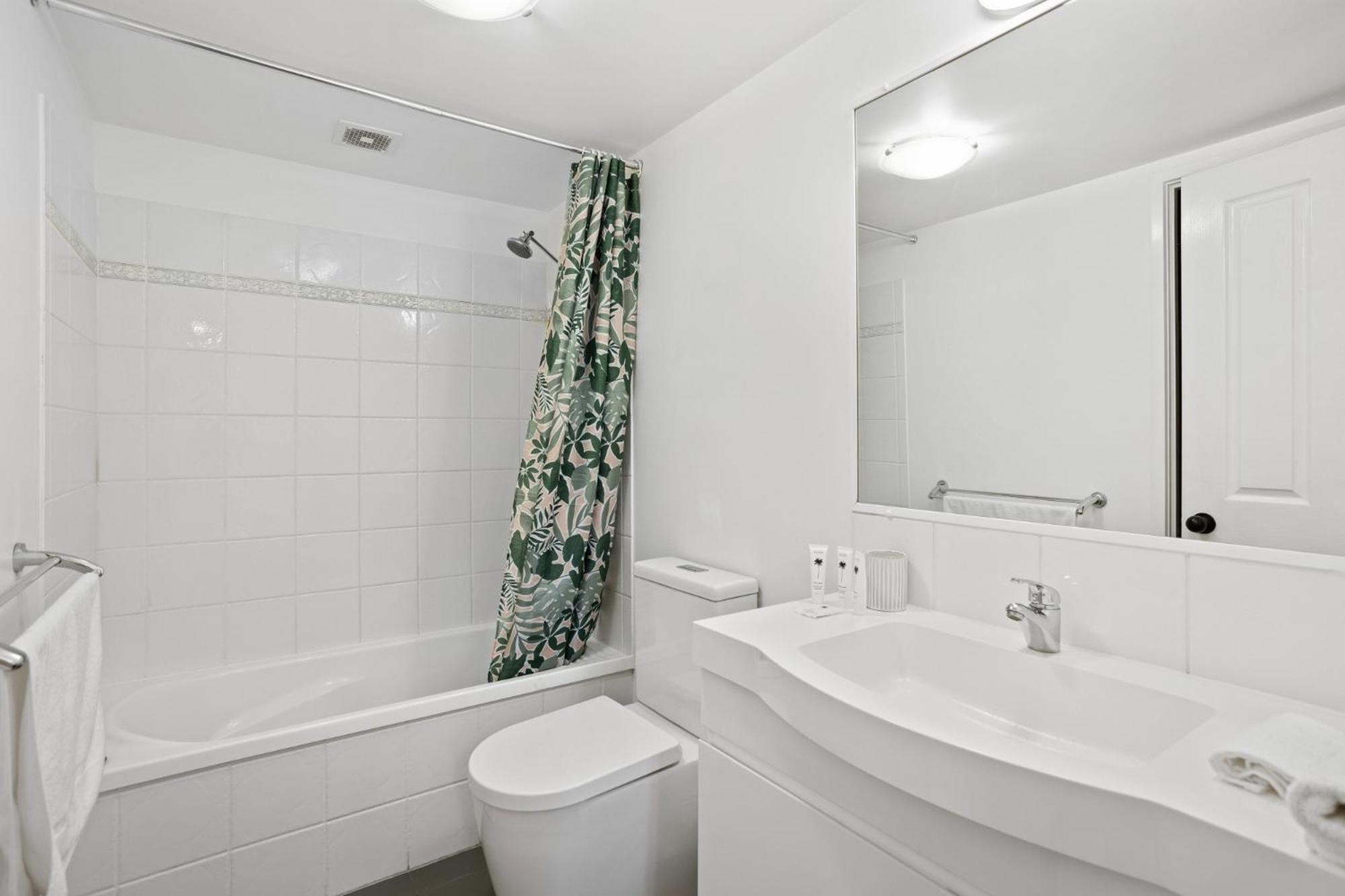 Coastal 1-bed With Pool & Tennis Court *