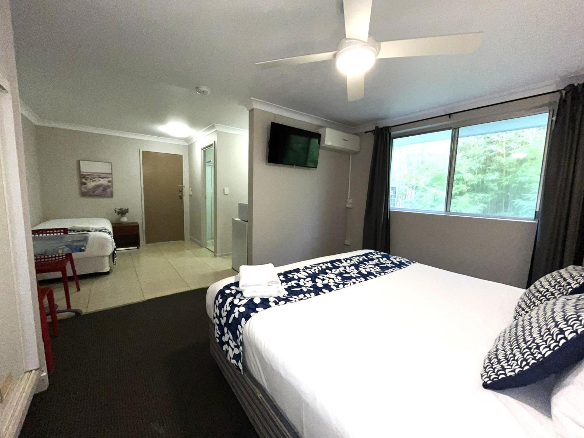 Browns Broadbeach Motel 3*
