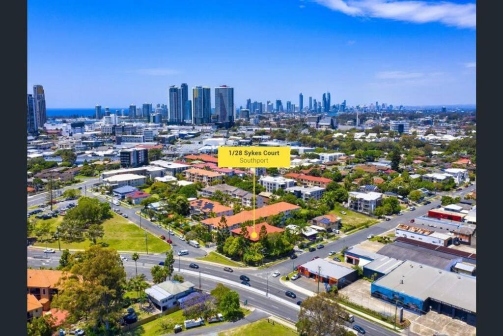 Apartment Southport Sykes Crt