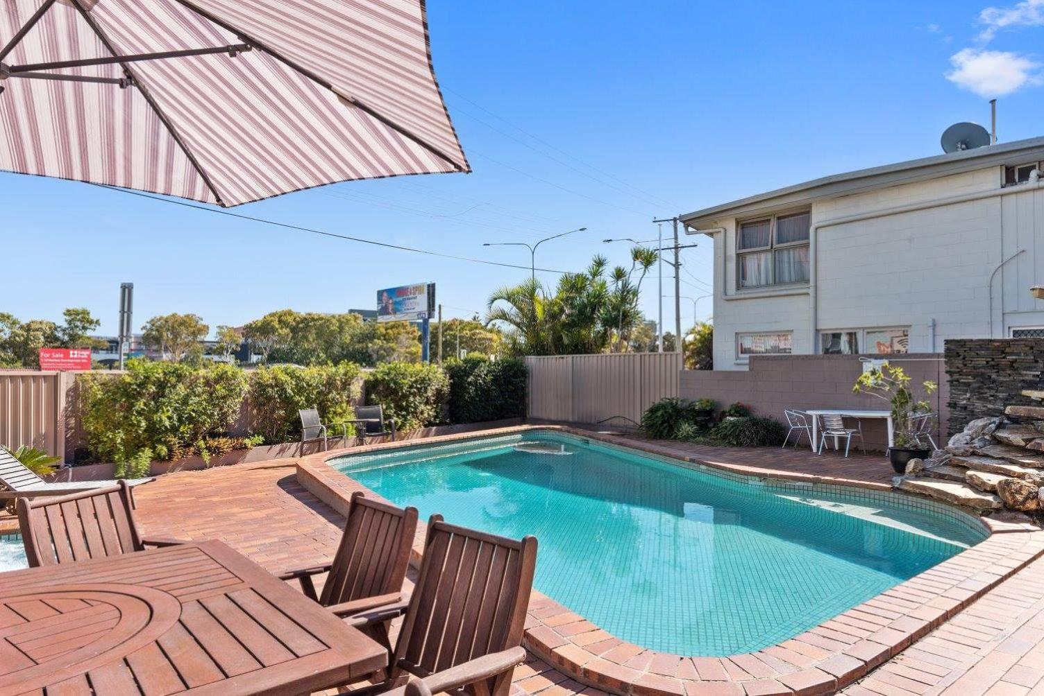 Browns Broadbeach Motel