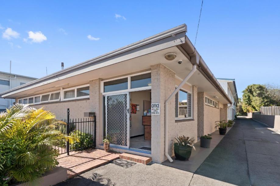 Browns Broadbeach Motel