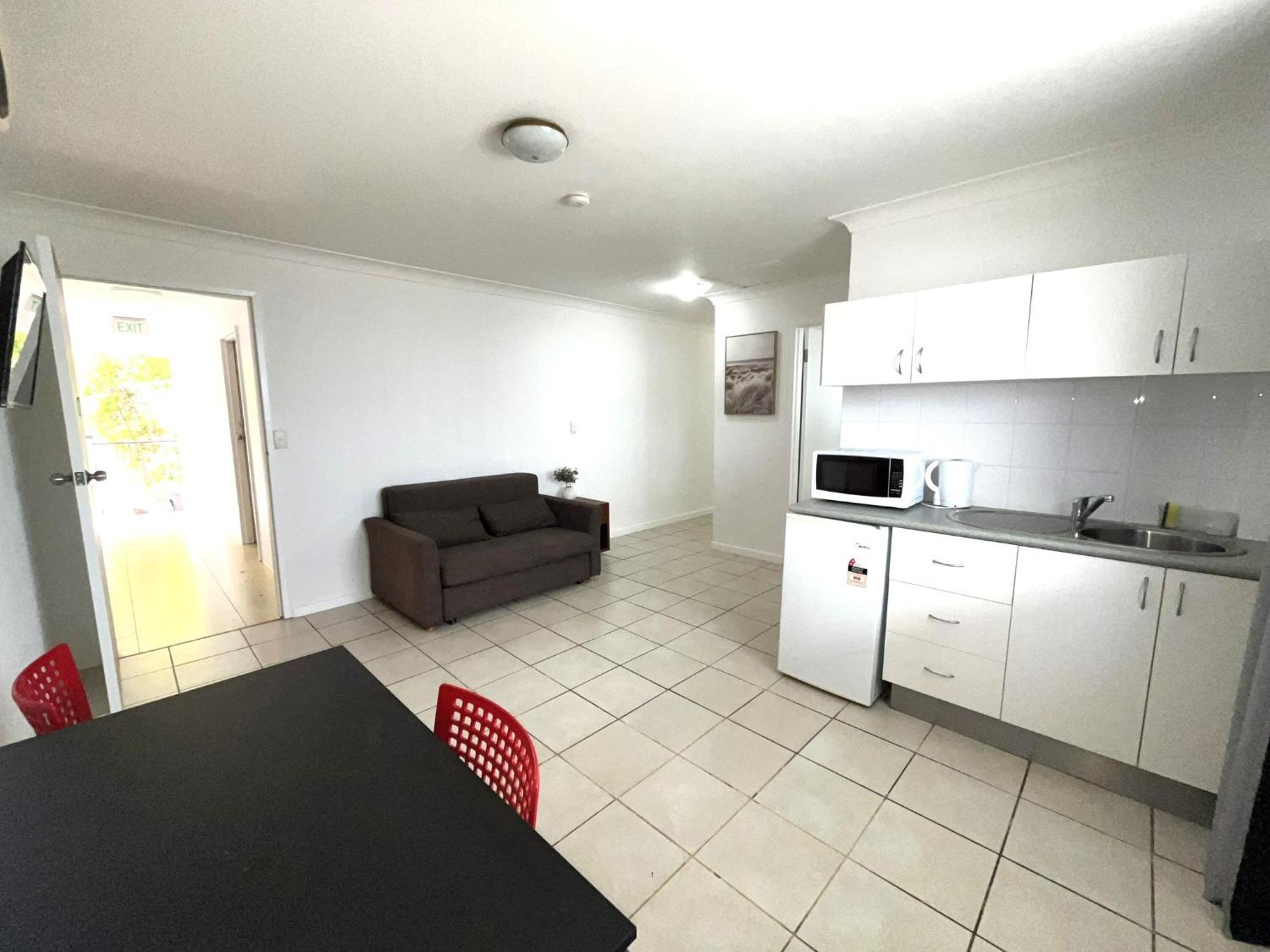 Browns Broadbeach Motel 3*