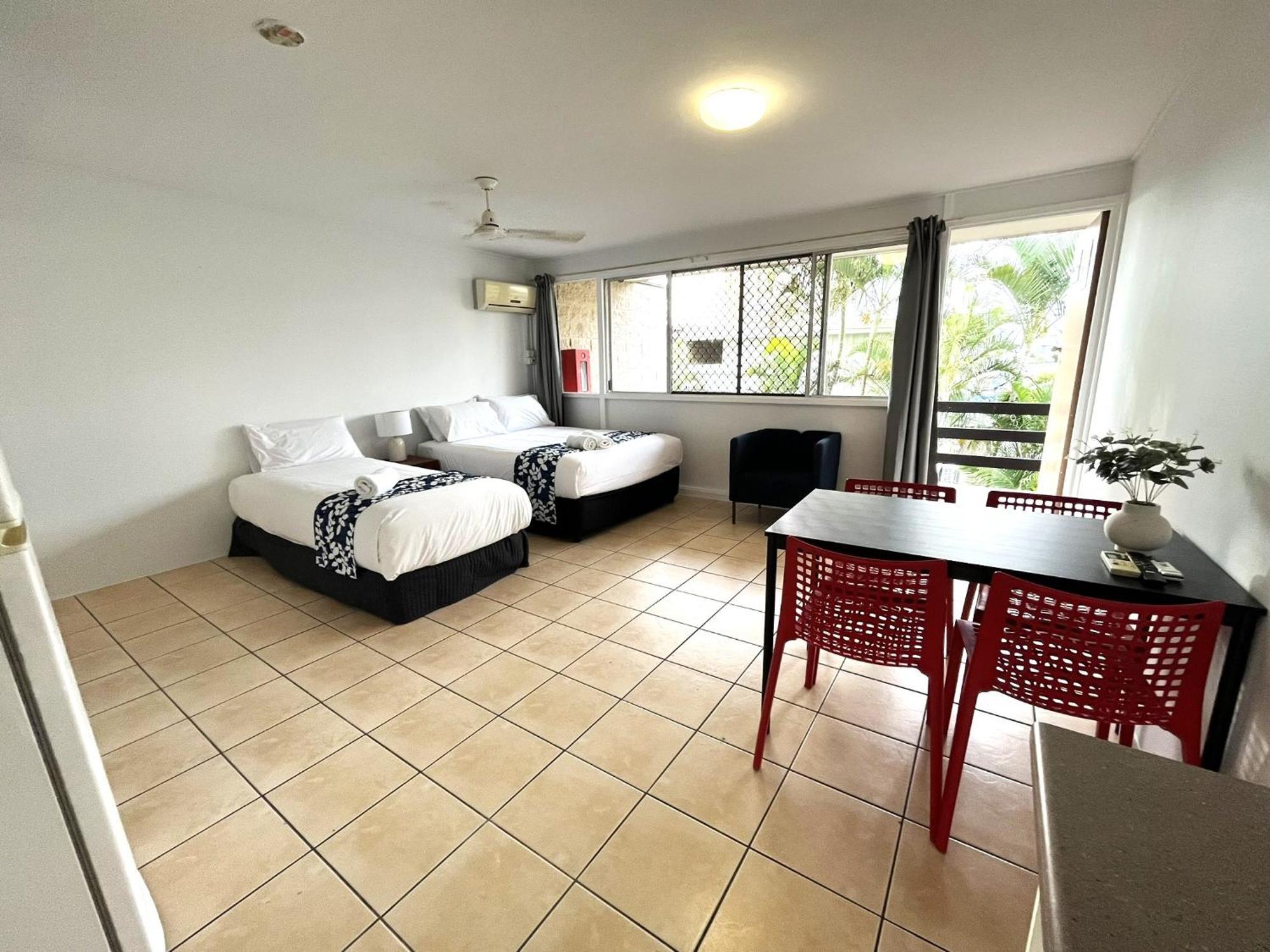 Browns Broadbeach Motel
