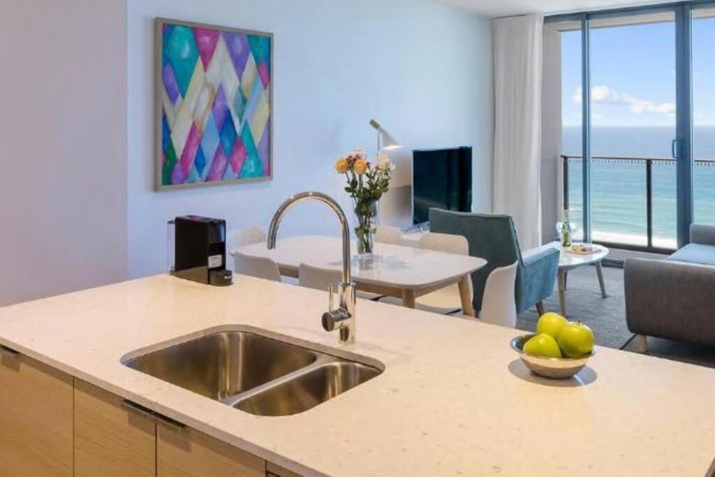 Apartment Oceanview Living Gold Coast
