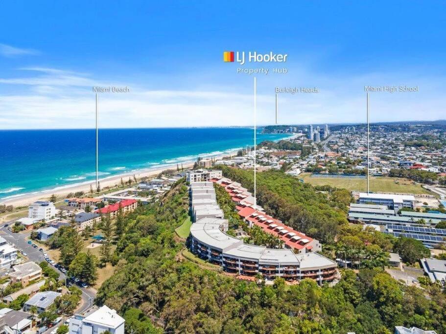 Resort, Perfect Location ! * Gold Coast