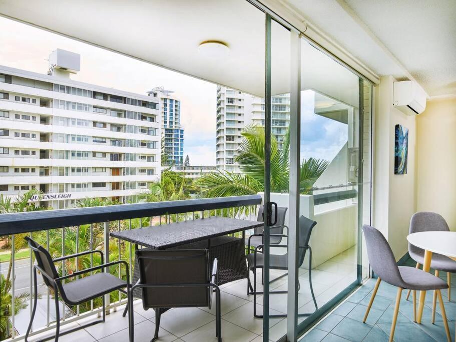 Broadbeach Hi Ho 2 Bedroom Apartment *