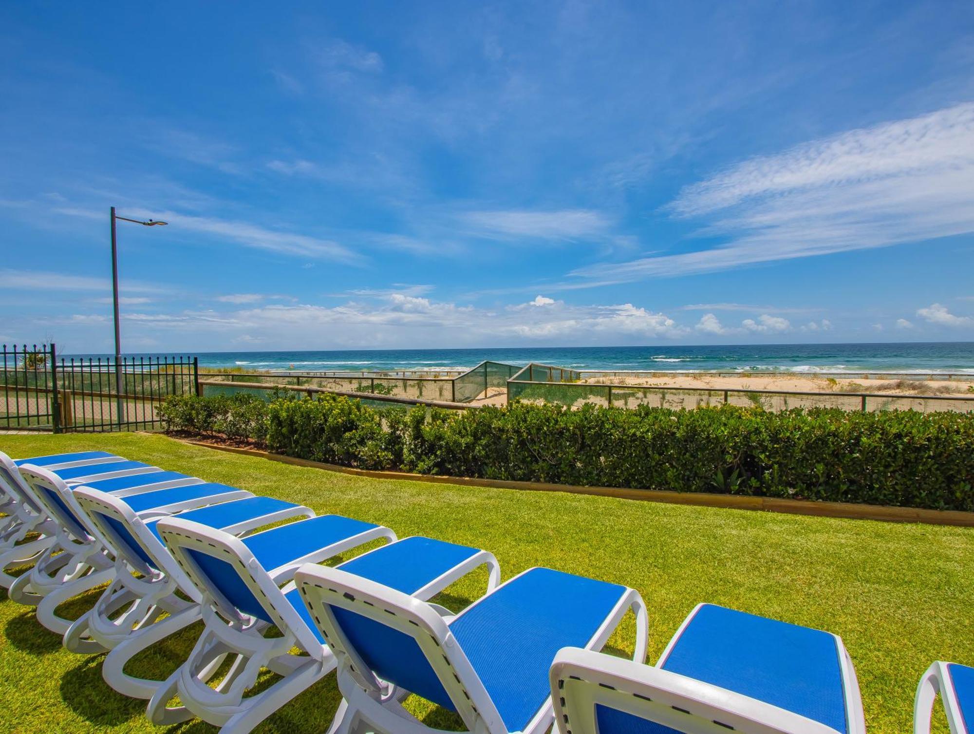 Breakers North Absolute Beachfront - Official Aparthotel