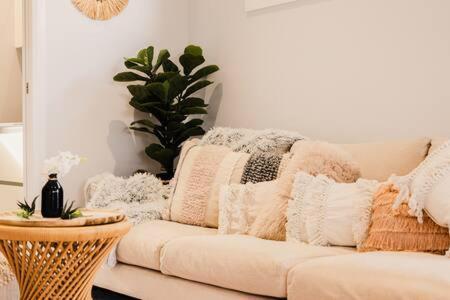 An Idyllic Boho Style Retreat High-end Kitchenware Holiday home *