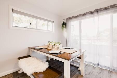 An Idyllic Boho Style Retreat High-end Kitchenware Holiday home Gold Coast