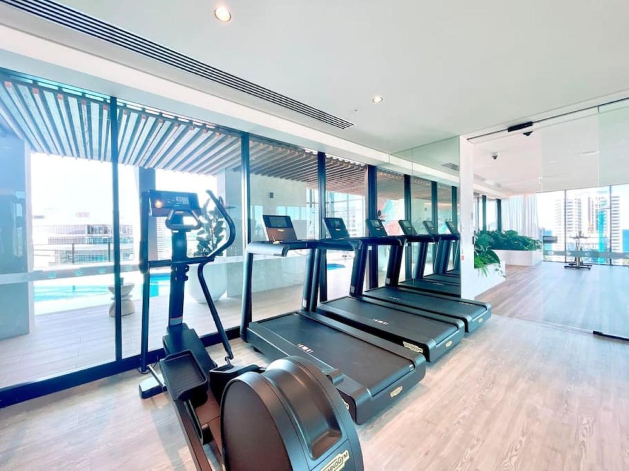 Ocean And River View Luxury 2bd With Prime Location * Gold Coast