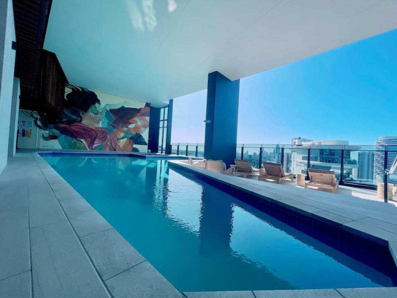 Ocean And River View Luxury 2bd With Prime Location * Gold Coast