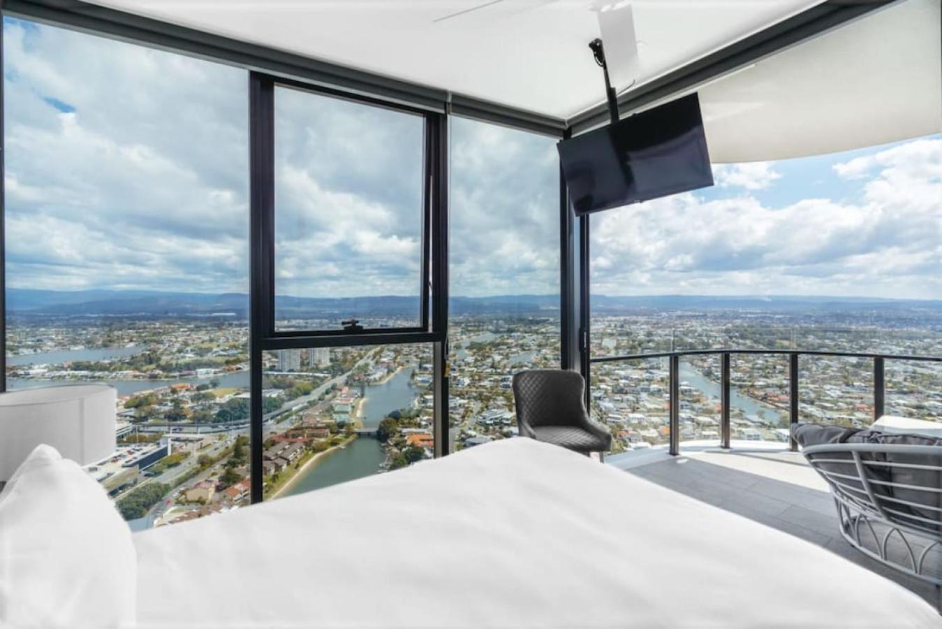 Ocean And River View Luxury 2bd With Prime Location *