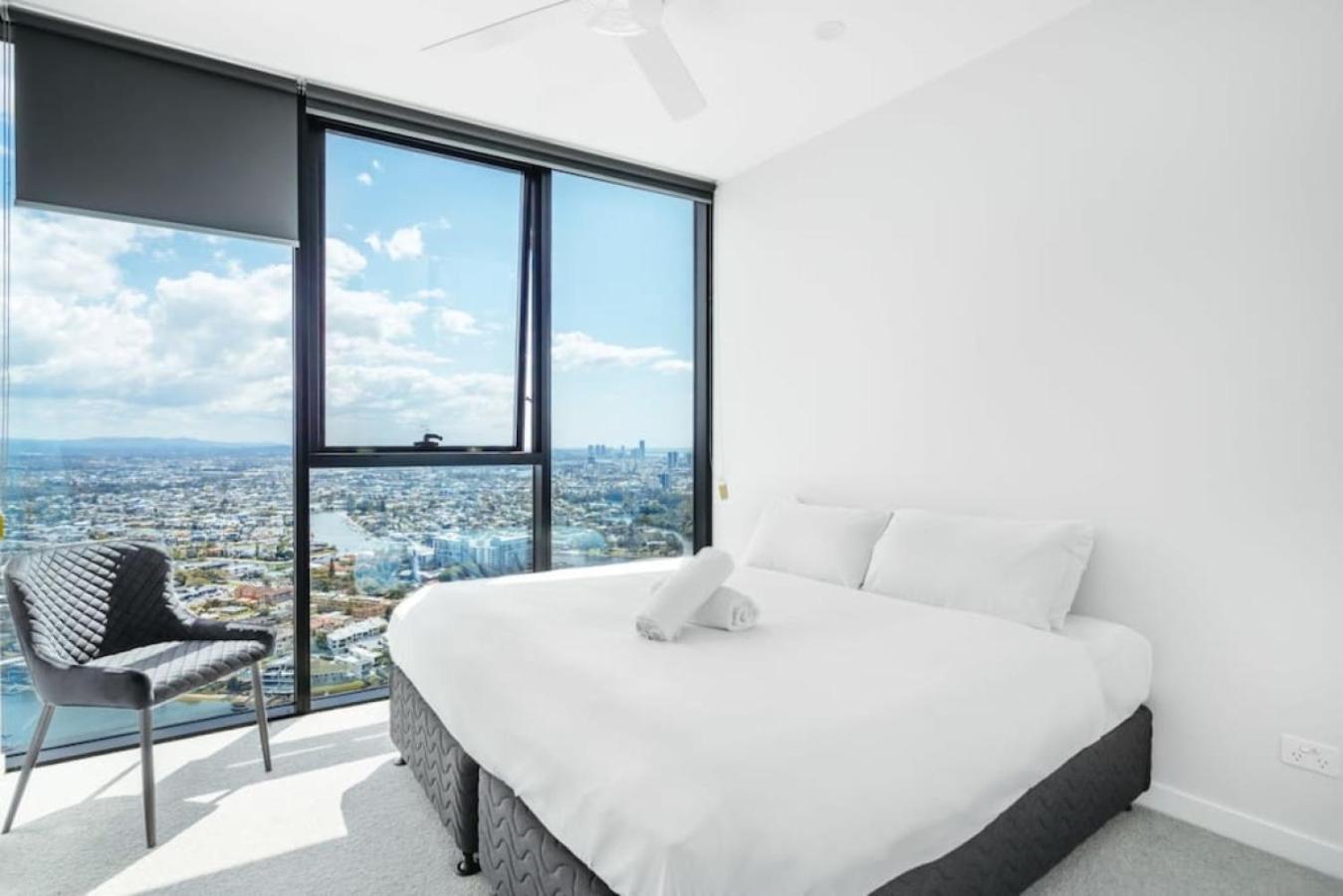 Ocean And River View Luxury 2bd With Prime Location Gold Coast
