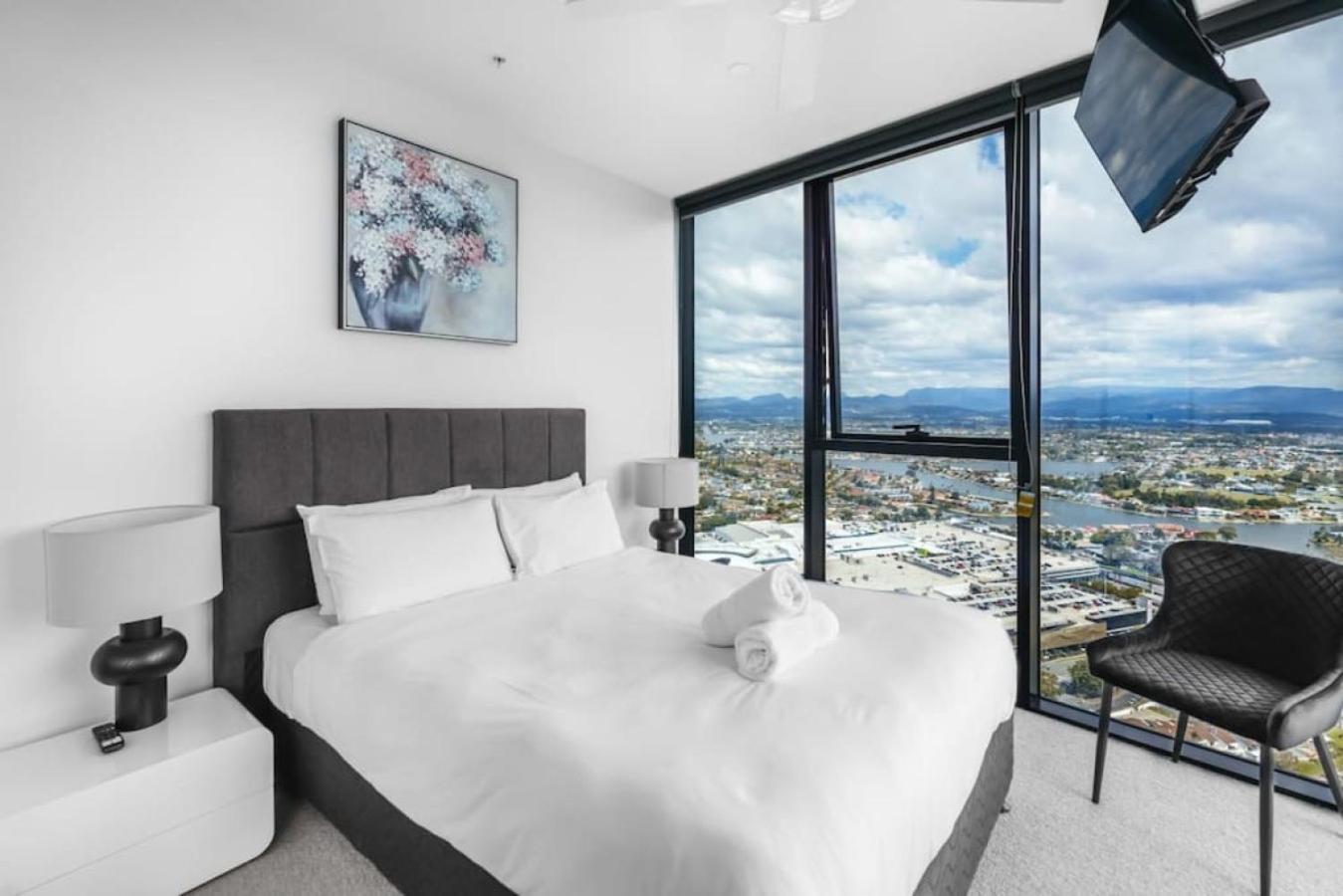 Ocean And River View Luxury 2bd With Prime Location