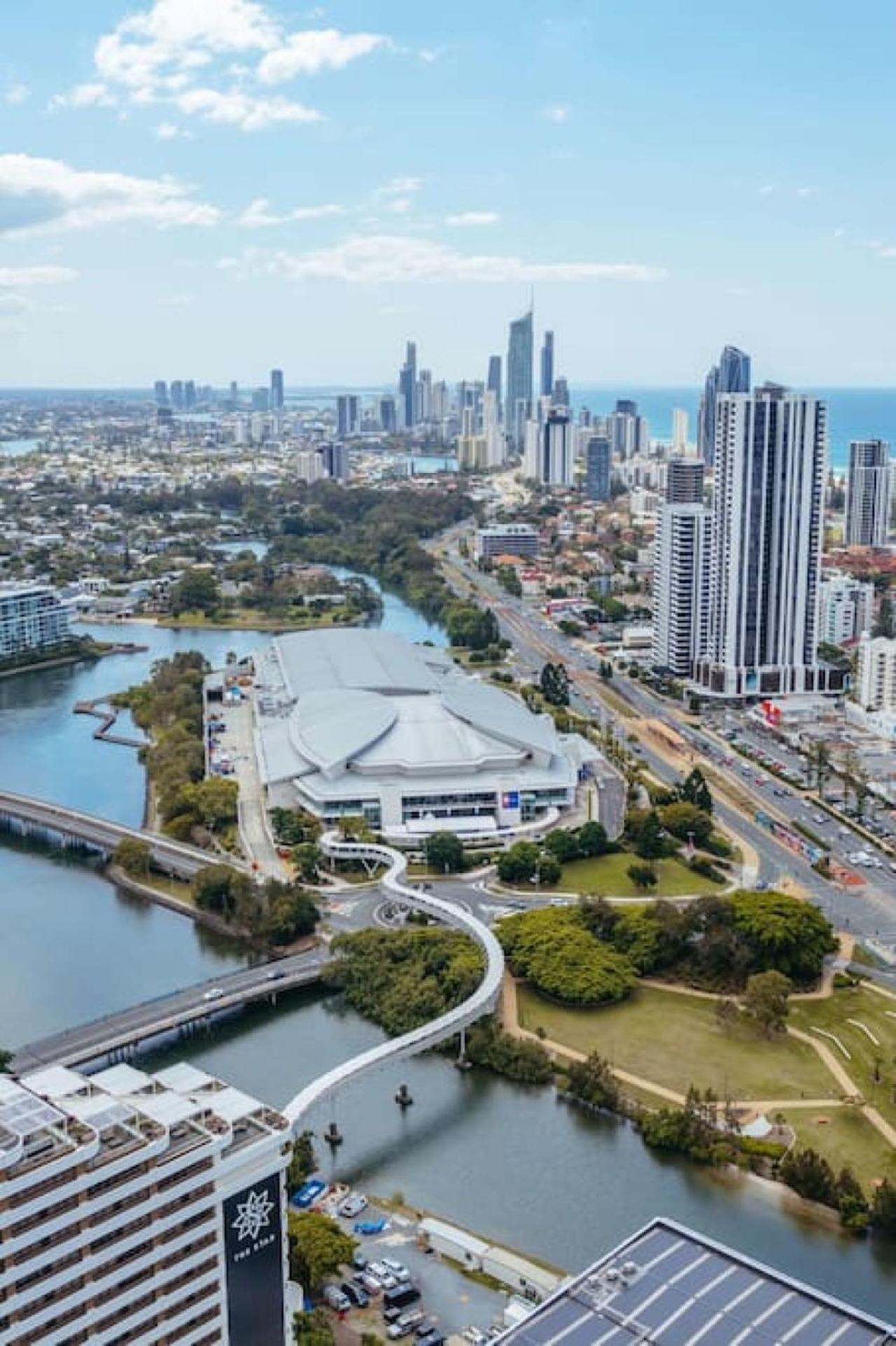 Ocean And River View Luxury 2bd With Prime Location Gold Coast