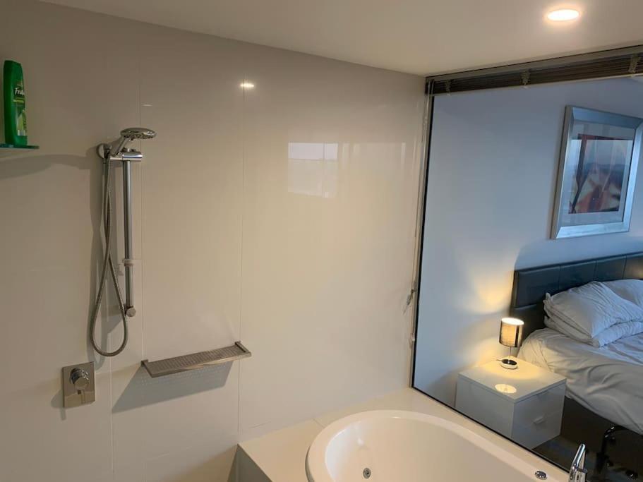 Circle On Cavil - Large Beach/mountain View Apartamento *