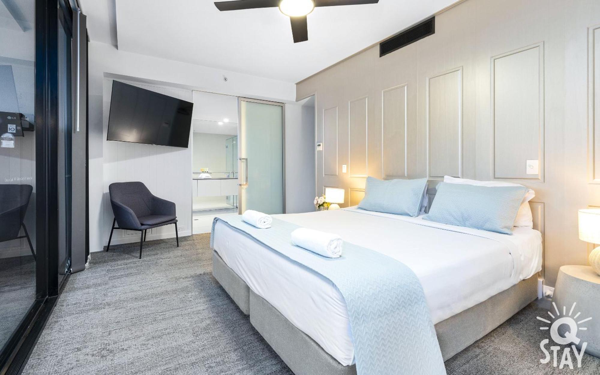 Circle On Cavill Surfers Paradise Mid Week Madness Deal - Q Apartment *