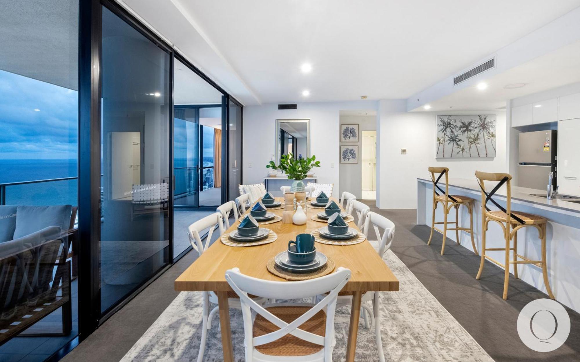 Circle On Cavill Surfers Paradise Mid Week Madness Deal - Q Apartment *