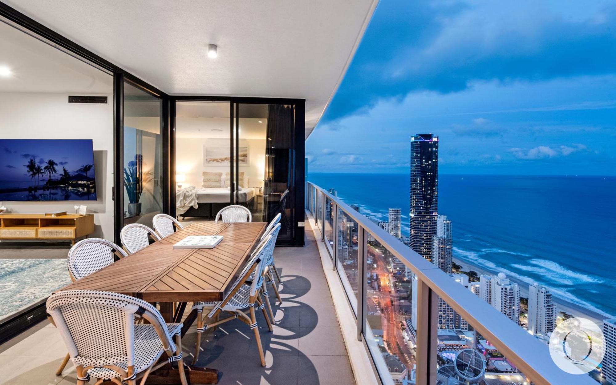 Circle On Cavill Surfers Paradise Mid Week Madness Deal - Q