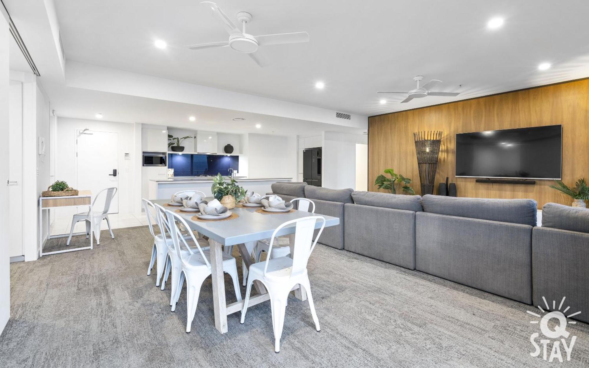 Apartment Circle On Cavill Surfers Paradise Mid Week Madness Deal - Q
