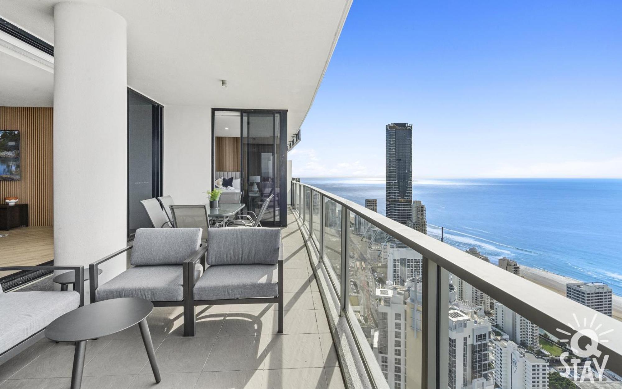 Circle On Cavill Surfers Paradise Mid Week Madness Deal - Q Apartment *