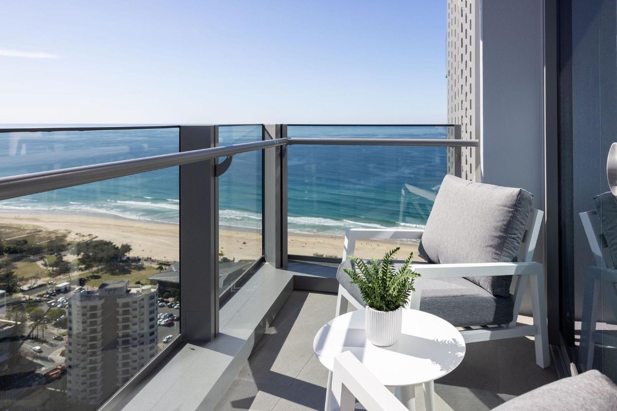 Ultiqa Signature At Broadbeach Apartment *