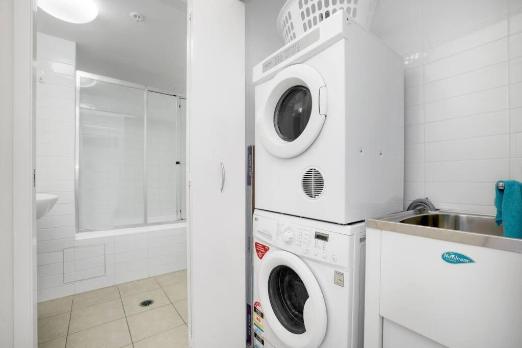 Wings Front Sleeps 8 * Gold Coast